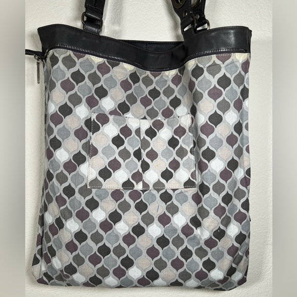 HOBO International Large Pearl Gray Magazine Tote - Picture 11 of 14